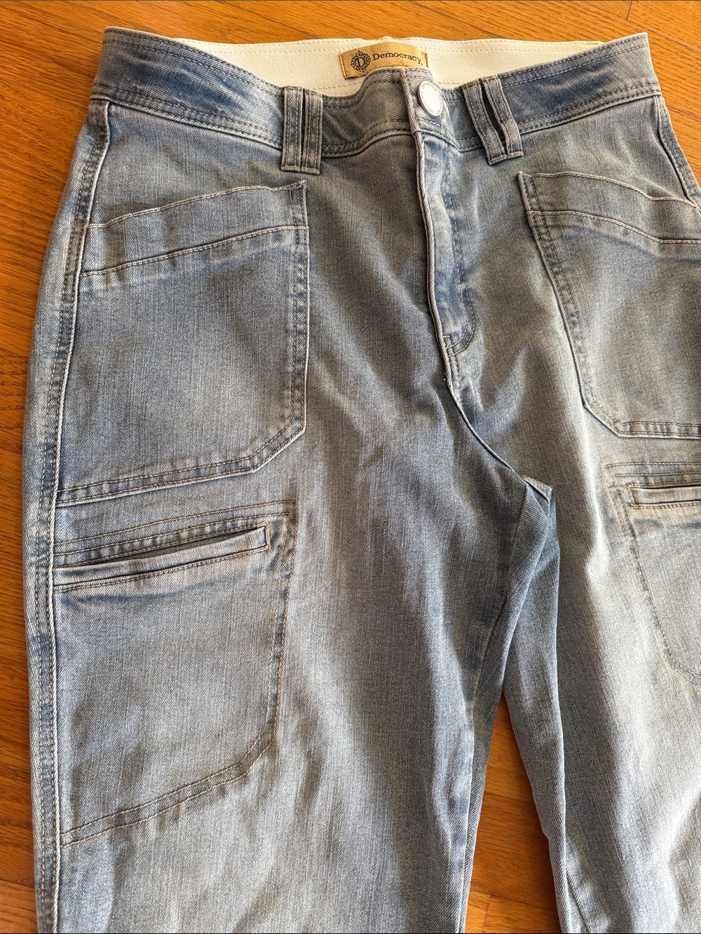 Democracy “Ab” technology cuffed with side pockets Jeans Light Wash size 12 - Picture 3 of 9